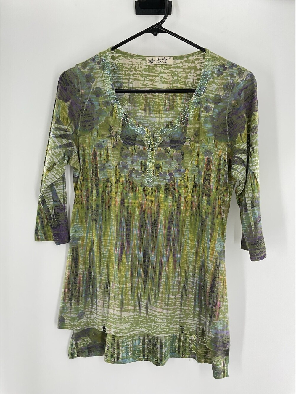 Unity World Wear Women’s Medium V-Neck Embellished Shirt Blouse Floral 125
